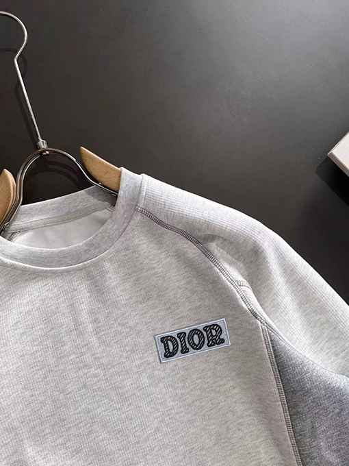 ディオール DIOR カウンターと同じスタイルの長袖シャツ