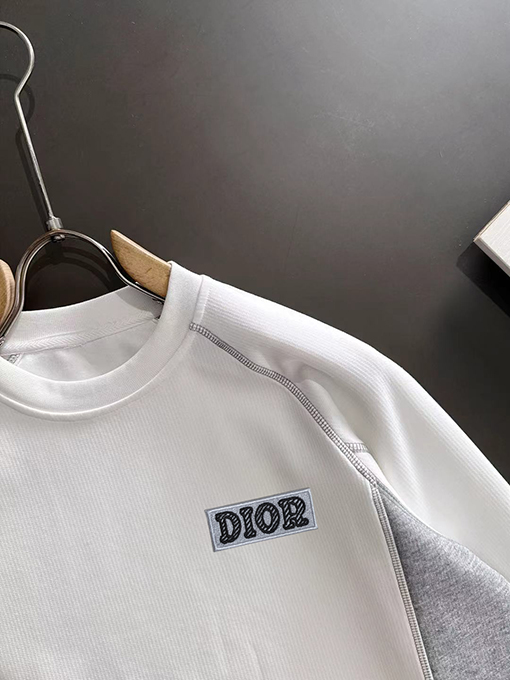 ディオール DIOR カウンターと同じスタイルの長袖シャツ