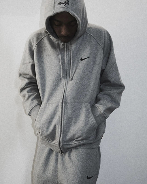 シュプリームコピー X NIKE ジョイントモデルのベルベットと厚のフード付きジッパースパーカー
