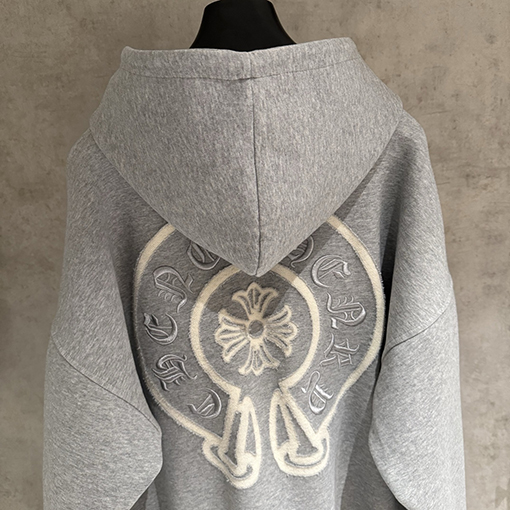 クロムハーツ 厚のレーザー加工フード付きスパーカー