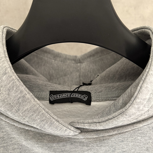 クロムハーツ 厚のレーザー加工フード付きスパーカー