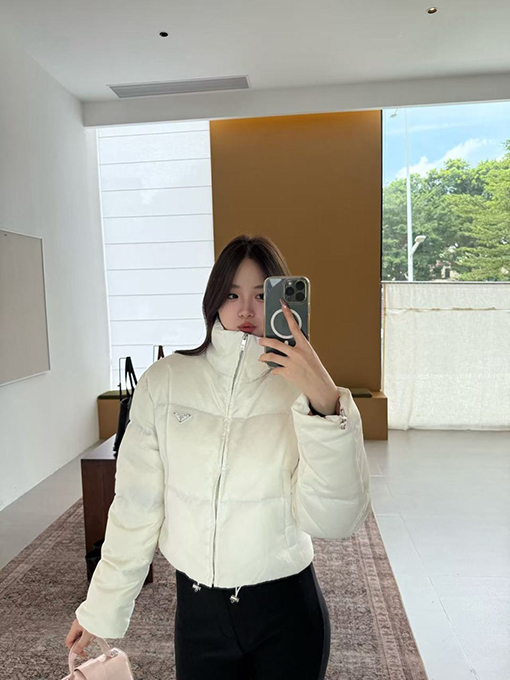 プラダ 新作レディースハイウエストスタンドカラーダウンジャケット