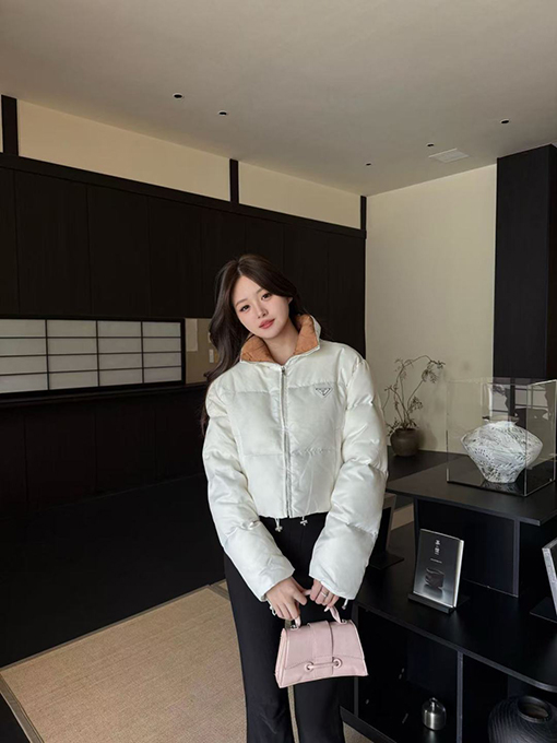 プラダ 新作レディースハイウエストスタンドカラーダウンジャケット