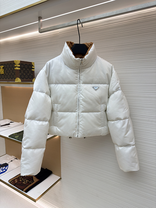 プラダ 新作レディースハイウエストスタンドカラーダウンジャケット
