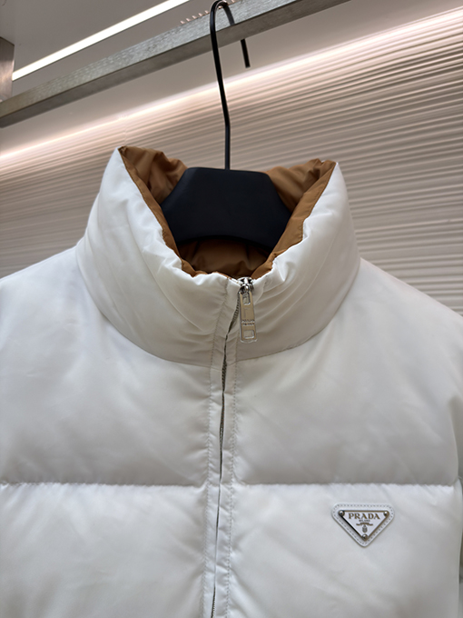 プラダ 新作レディースハイウエストスタンドカラーダウンジャケット