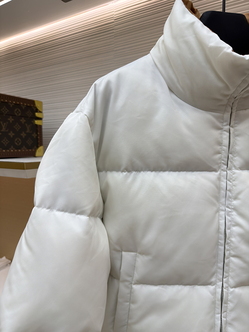 プラダ 新作レディースハイウエストスタンドカラーダウンジャケット