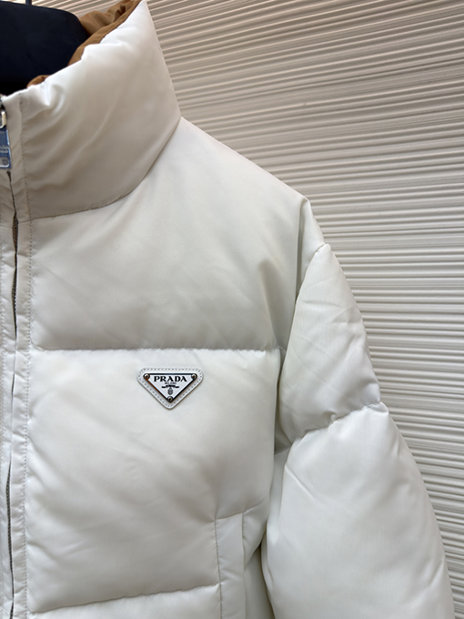 プラダ 新作レディースハイウエストスタンドカラーダウンジャケット