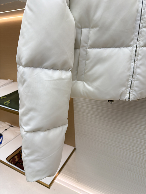 プラダ 新作レディースハイウエストスタンドカラーダウンジャケット