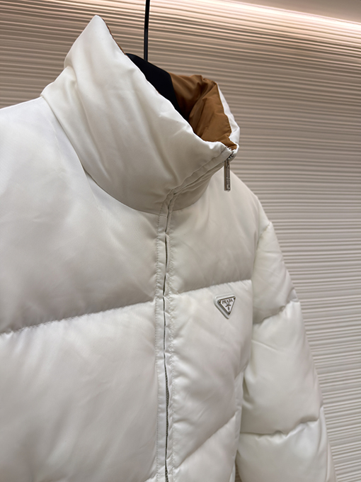 プラダ 新作レディースハイウエストスタンドカラーダウンジャケット