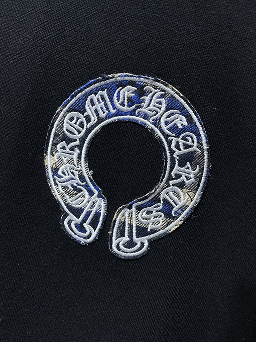 クロムハーツスーパーコピー 新しい馬蹄形のコントラストパッチフード付きスパーカー