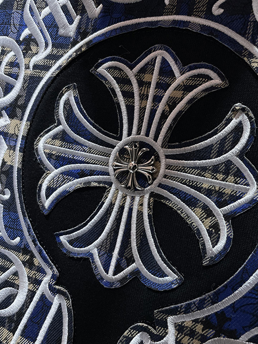 クロムハーツスーパーコピー 新しい馬蹄形のコントラストパッチフード付きスパーカー