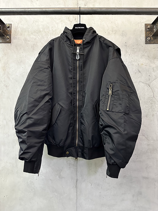 バレンシアガ Balenciaga ウィンターワールドグレインウィートイヤーボンバージャケット