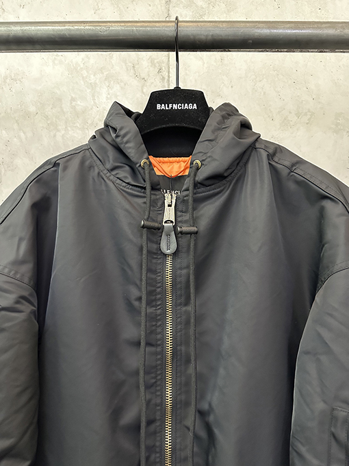 バレンシアガ Balenciaga ウィンターワールドグレインウィートイヤーボンバージャケット