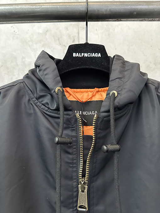 バレンシアガ Balenciaga ウィンターワールドグレインウィートイヤーボンバージャケット