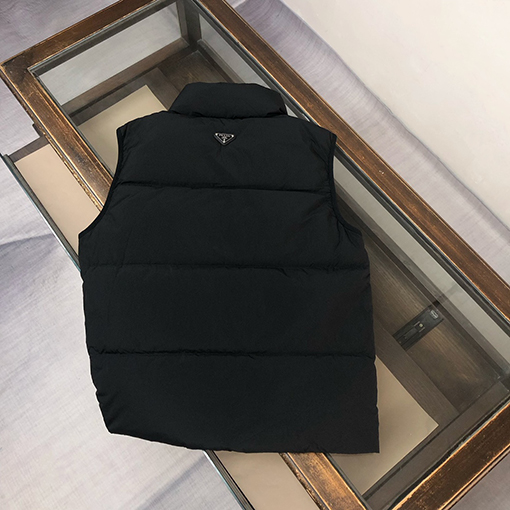 プラダコピー 新作スタンドカラーダウンベスト