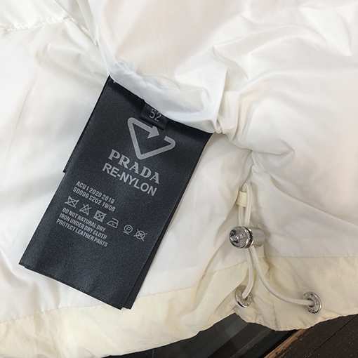 プラダコピー 新作スタンドカラーダウンベスト