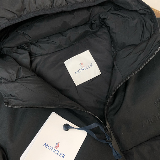 モンクレール 秋冬けの最新フード付きダウンジャケット