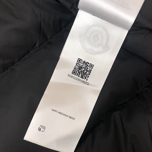 モンクレール 秋冬けの最新フード付きダウンジャケット