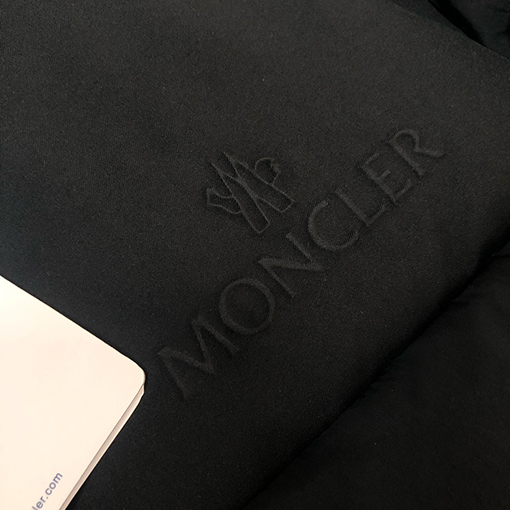 モンクレール 秋冬けの最新フード付きダウンジャケット