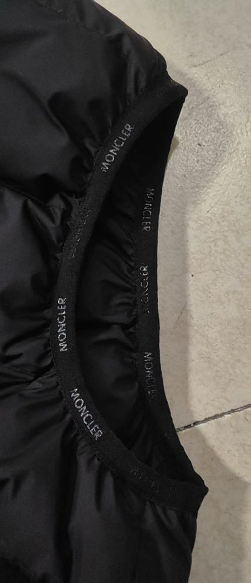 モンクレール 新しい色のカップルダウンベスト