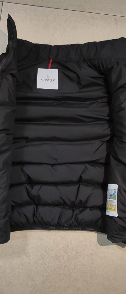 モンクレール 新しい色のカップルダウンベスト