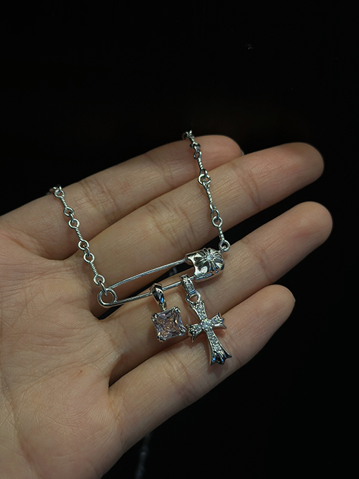 クロムハーツ 新しいブローチクロスホワイトゴールドメッキシュガーキューブネックレス