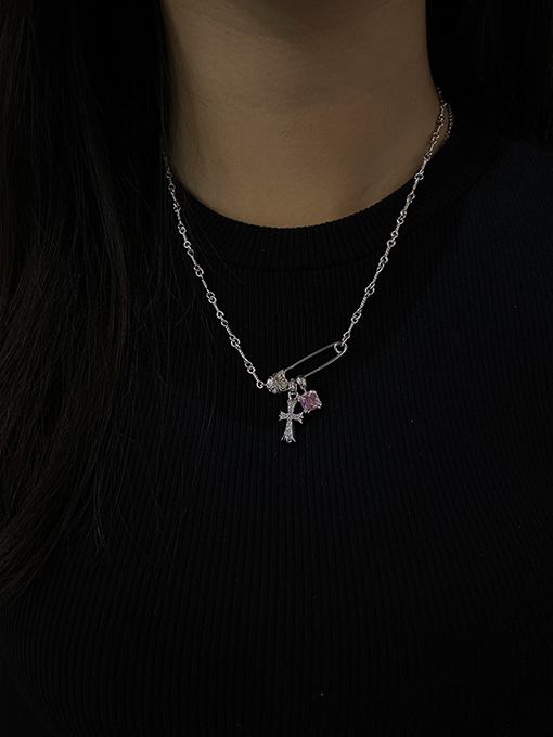 クロムハーツ 新しいブローチクロスホワイトゴールドメッキシュガーキューブネックレス