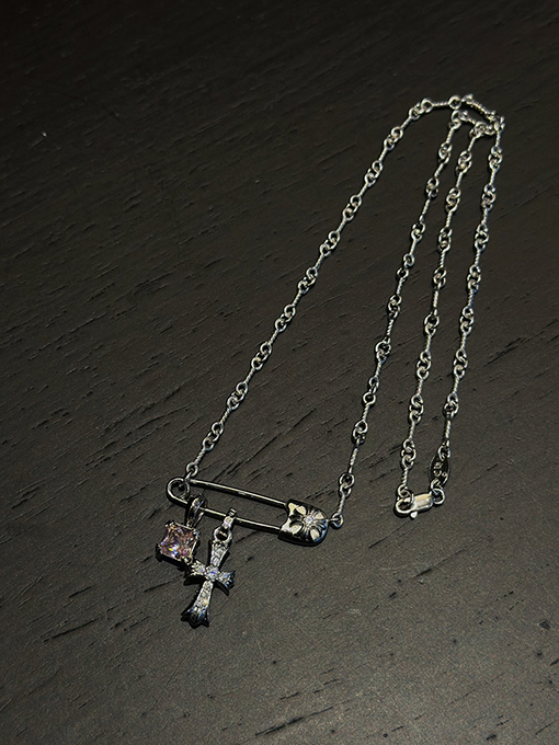 クロムハーツ 新しいブローチクロスホワイトゴールドメッキシュガーキューブネックレス