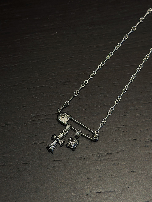 クロムハーツ 新しいブローチクロスホワイトゴールドメッキシュガーキューブネックレス