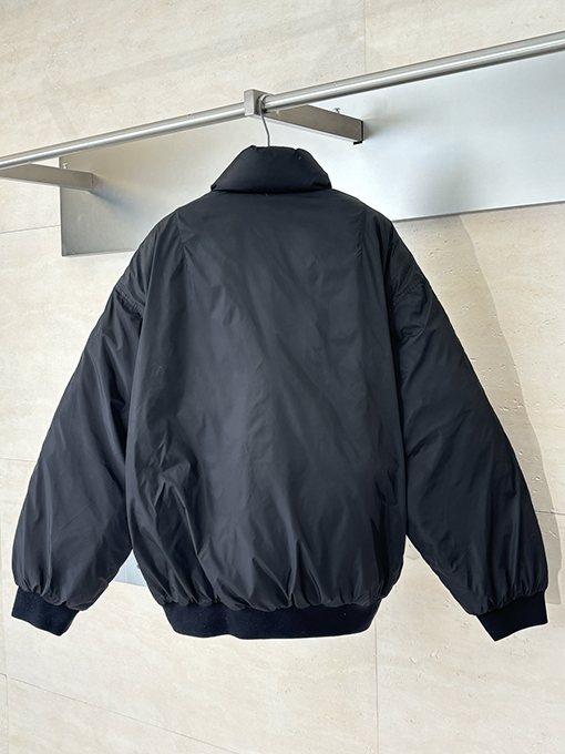 プラダコピー 厚のナイロンジッパーダウンジャケット