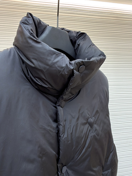 アミ 新作ハートパディング刺繍ダウンベスト