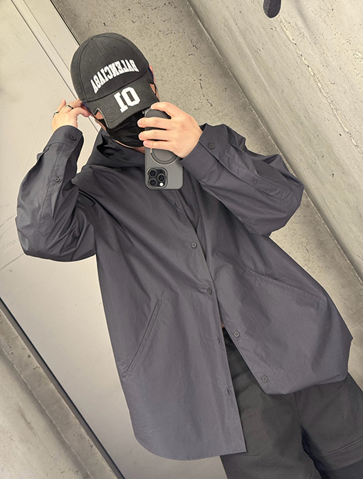 バレンシアガ 新しいフード付き長袖シャツ