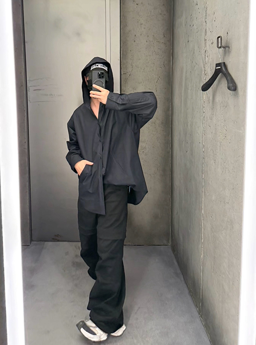 バレンシアガ 新しいフード付き長袖シャツ