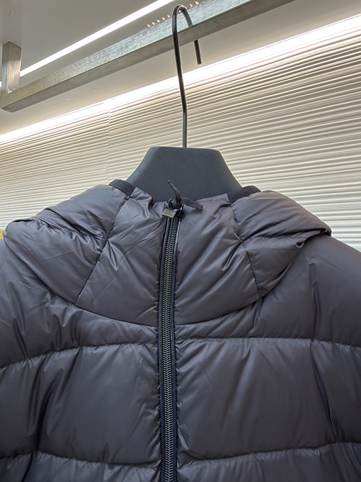 モンクレールスーパーコピー 新作ウールステッチ蛍光リボンダウンジャケット