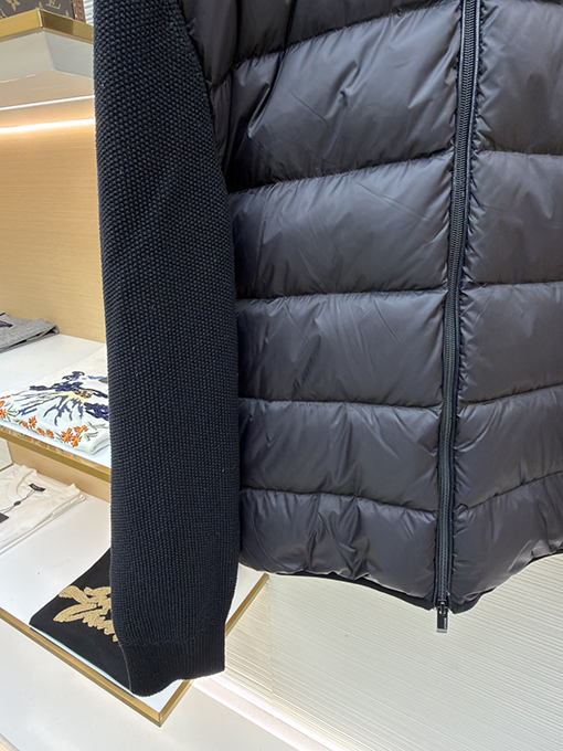 モンクレールスーパーコピー 新作ウールステッチ蛍光リボンダウンジャケット