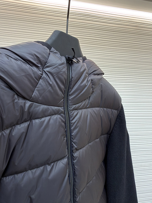 モンクレールスーパーコピー 新作ウールステッチ蛍光リボンダウンジャケット