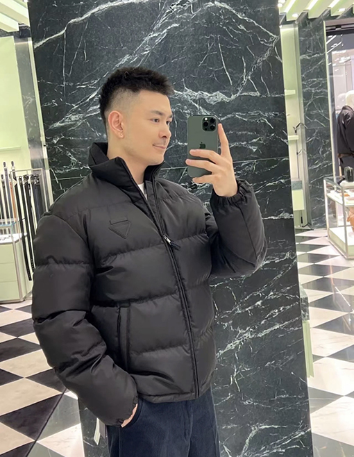 プラダスーパーコピー ナイロントライアングルラベルダウンジャケット