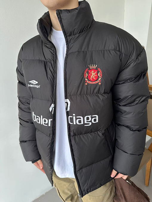Balenciaga × Manchester United マンチェスター・ユナイテッドとのブランドサッカーダウンジャケット