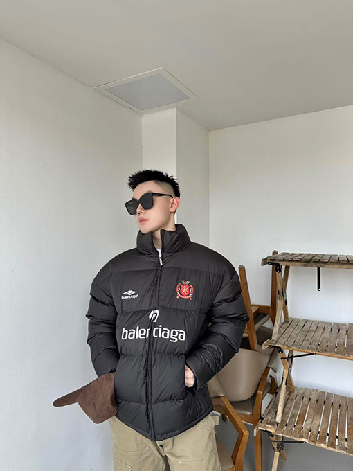 Balenciaga × Manchester United マンチェスター・ユナイテッドとのブランドサッカーダウンジャケット