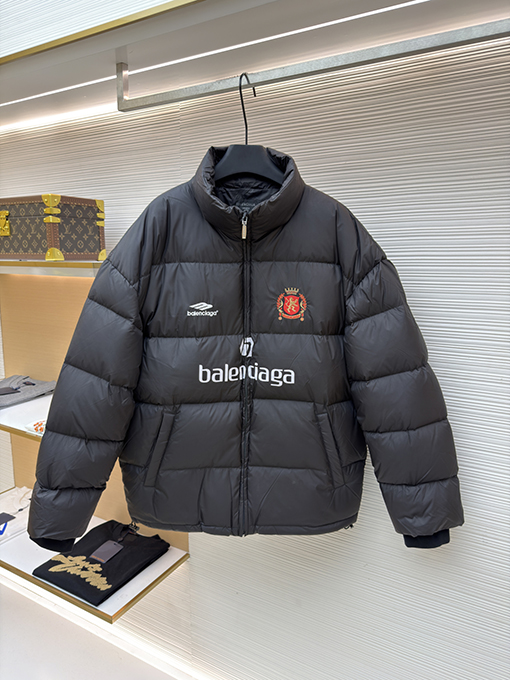 Balenciaga × Manchester United マンチェスター・ユナイテッドとのブランドサッカーダウンジャケット