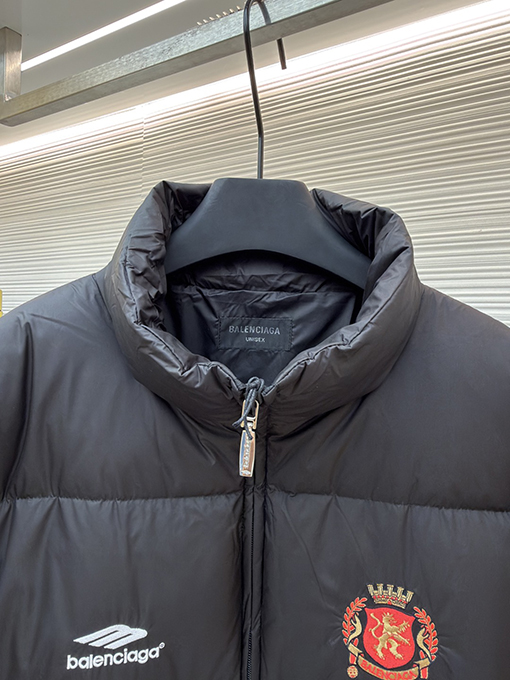 Balenciaga × Manchester United マンチェスター・ユナイテッドとのブランドサッカーダウンジャケット