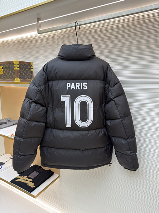 Balenciaga × Manchester United マンチェスター・ユナイテッドとのブランドサッカーダウンジャケット