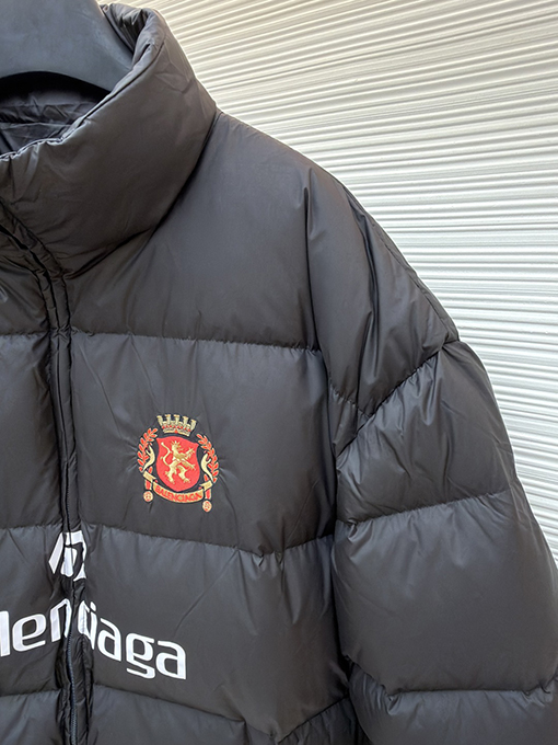 Balenciaga × Manchester United マンチェスター・ユナイテッドとのブランドサッカーダウンジャケット