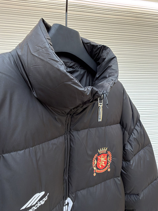 Balenciaga × Manchester United マンチェスター・ユナイテッドとのブランドサッカーダウンジャケット