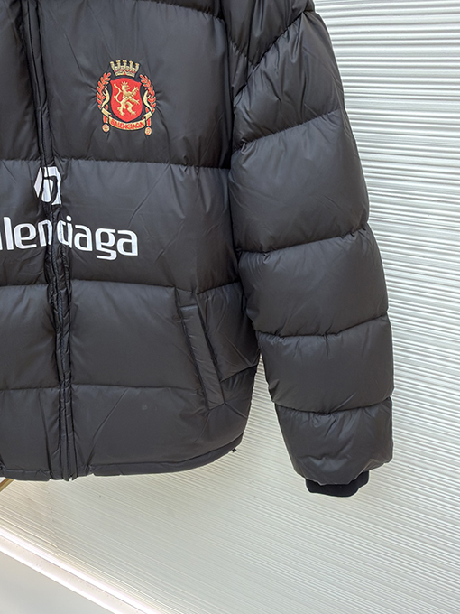 Balenciaga × Manchester United マンチェスター・ユナイテッドとのブランドサッカーダウンジャケット