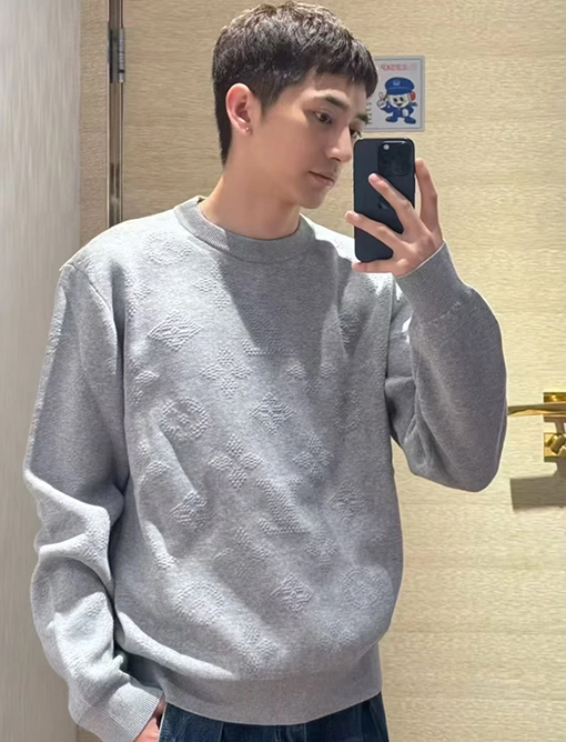 ルイヴィトンスーパーコピー 新作エンボスロゴジャカードセーター