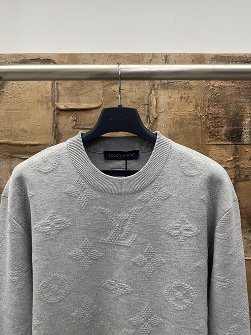 ルイヴィトンスーパーコピー 新作エンボスロゴジャカードセーター