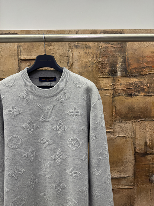 ルイヴィトンスーパーコピー 新作エンボスロゴジャカードセーター