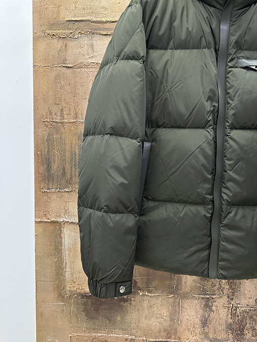 プラダスーパーコピー メンズダウンジャケット