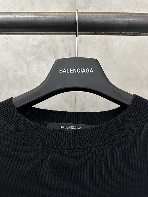 バレンシアガ 新作カシミアラウンドネックニットセーター